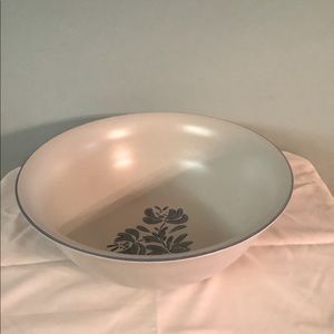 Pfaltzgraff Yorktown large serving bowl